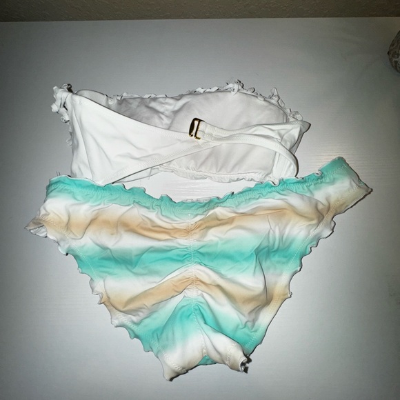 Victoria’s Secret bikini - Picture 2 of 2